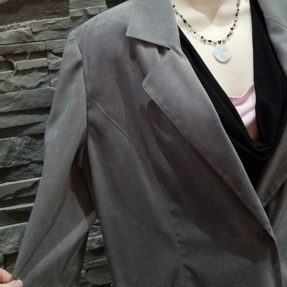 DONATED. Vintage microsuede blazer - Picture 3 of 8